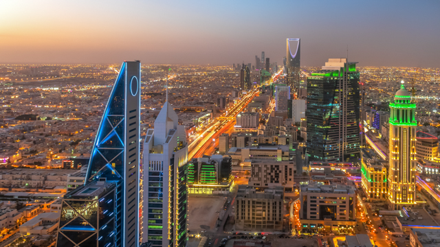 Aerial view of Riyadh’s illuminated skyline at sunset, symbolizing the rapid growth of Saudi Arabia’s solar industry and emerging clean energy market.